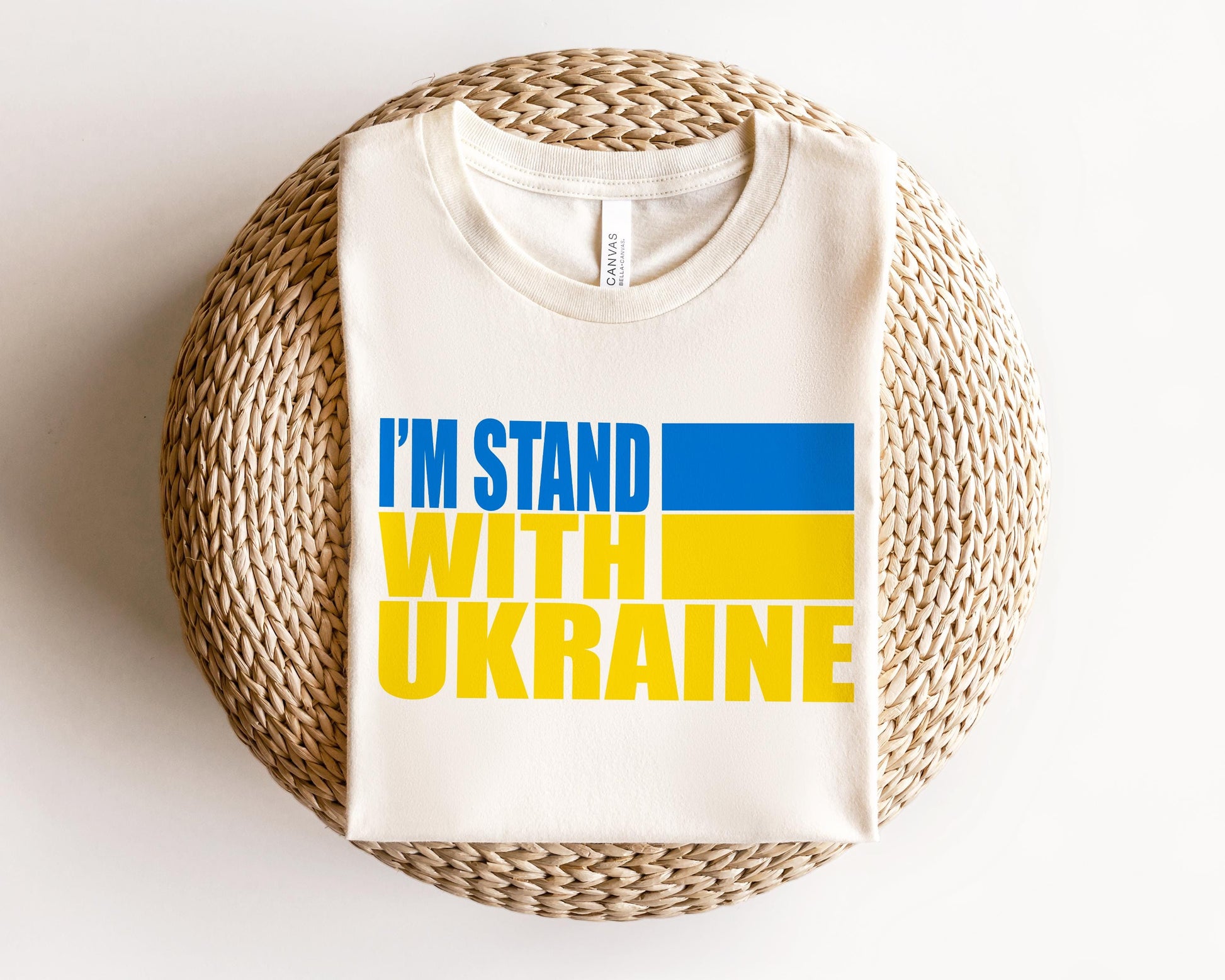 a t - shirt that says i&#39;m stand with ukraine on it